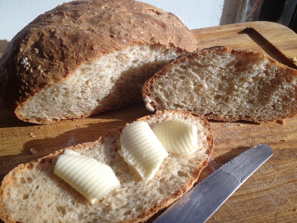 Pane allo yogurt e ai semi di sesamo con forno miele